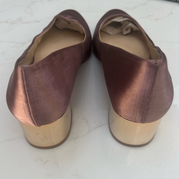 Vince Camuto sz 8.5 rose, pink round toe heel w/low stacked gold reflective heel - Picture 3 of 7